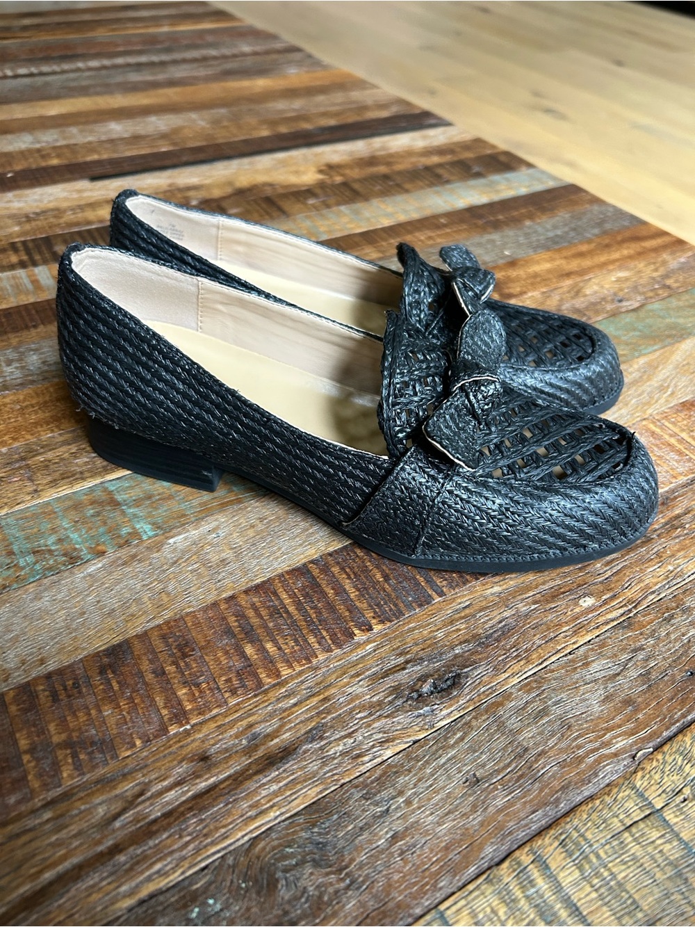 Bandolino Lilanaa Loafers. Black.